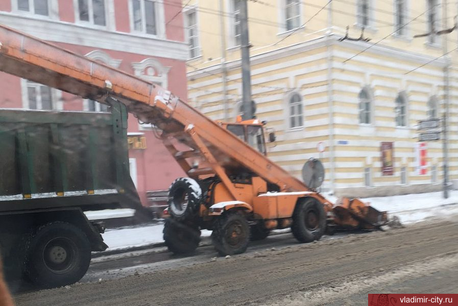Работа по зимней уборке города Владимира ведется круглосуточно