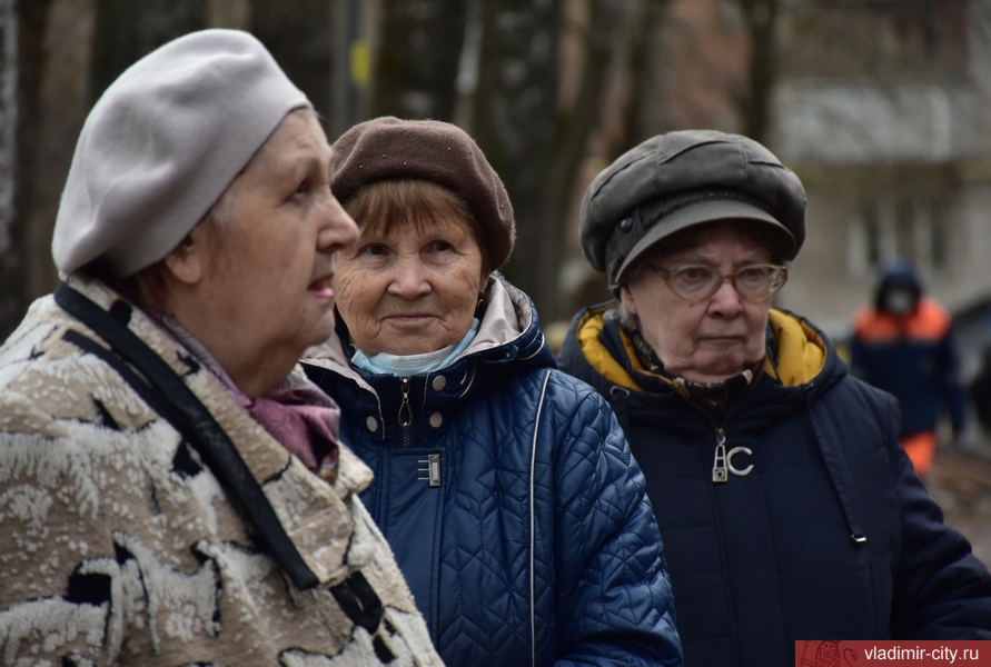 Пенсионеры на улице. Пенсионер Владимир. Сообщество пенсионеров во Владимире. Город во Владимирской области для пенсионеров.