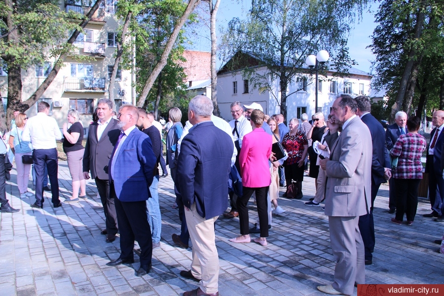 В День города во Владимире открылся сквер на ул. Чайковского