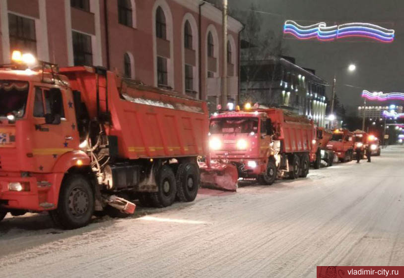Коммунальные службы областного центра устраняют последствия ледяного дождя