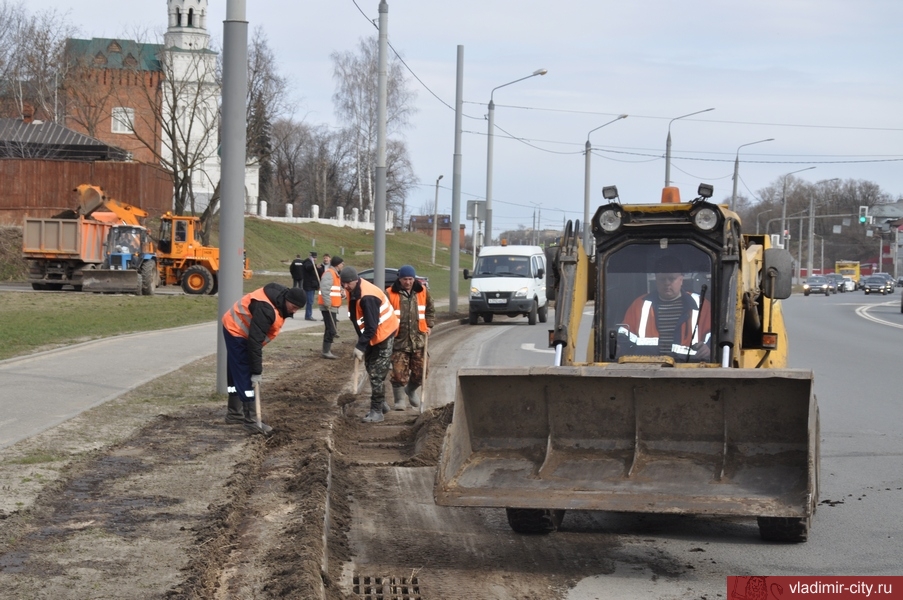 Во Владимире продолжаются работы по очистке улиц и тротуаров