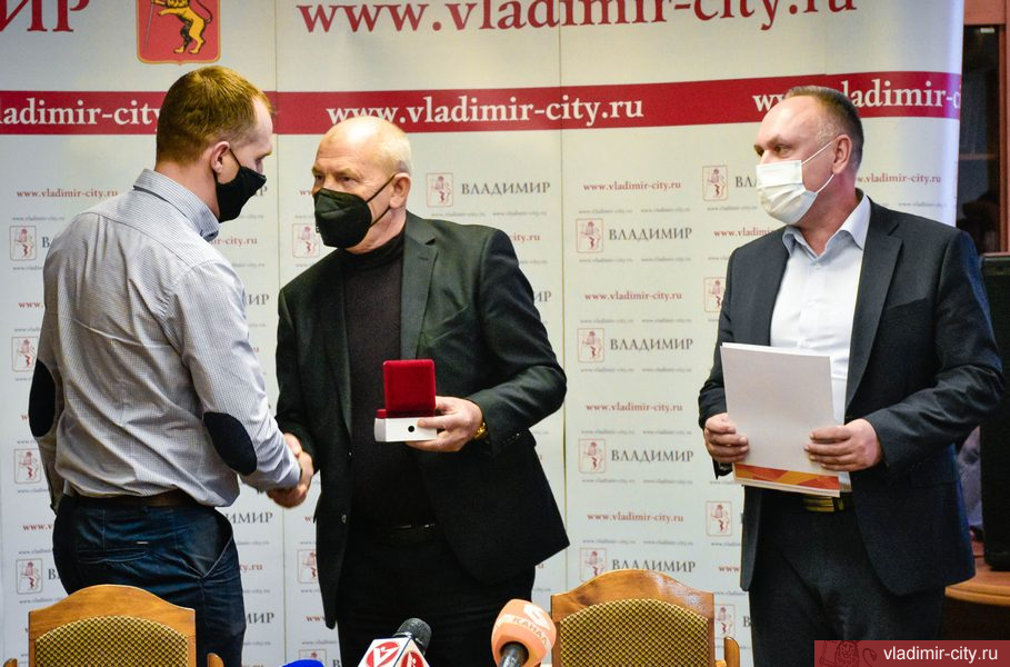В администрации Владимира наградили участников акции  #МыВместе