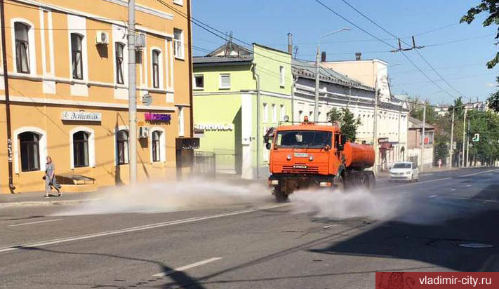 Из-за жары во Владимире ежедневно поливают центральные магистрали 
